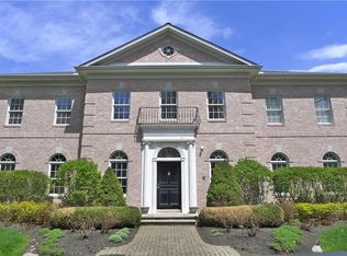 60 Deep Creek Ln, Moreland Hills, OH