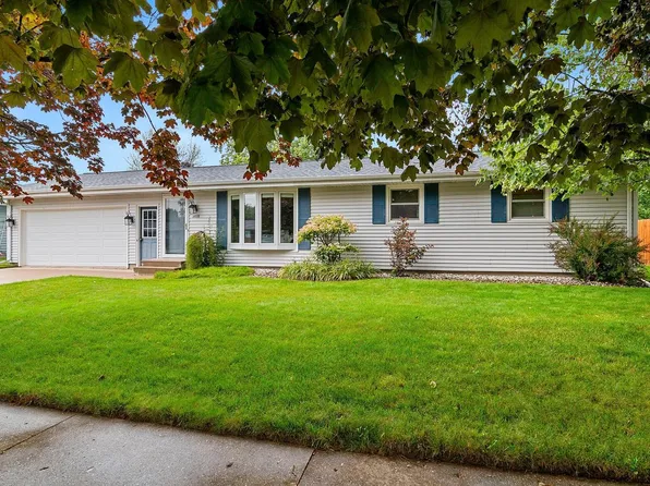 3910 Madeline LANE, Manitowoc, WI 54220