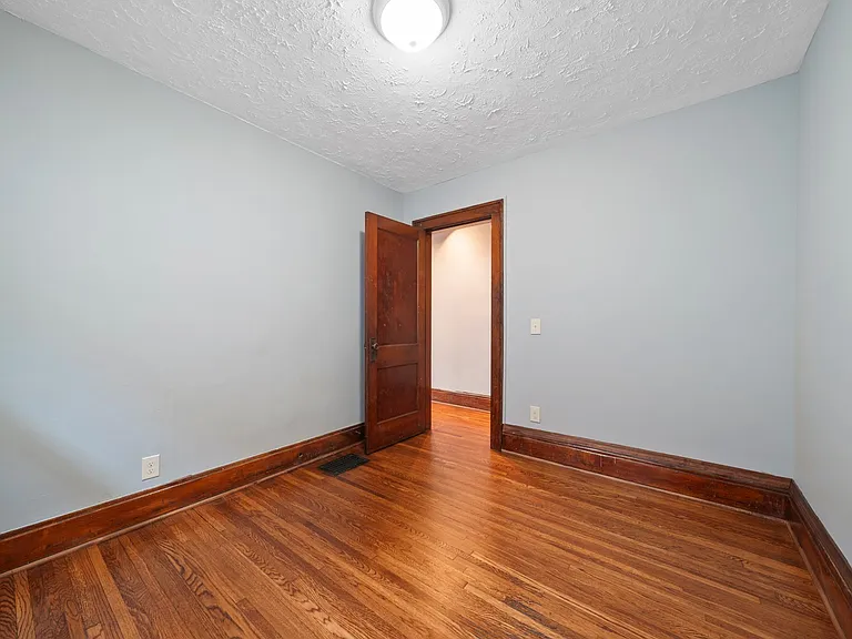 685 E Whittier St — Photo 18