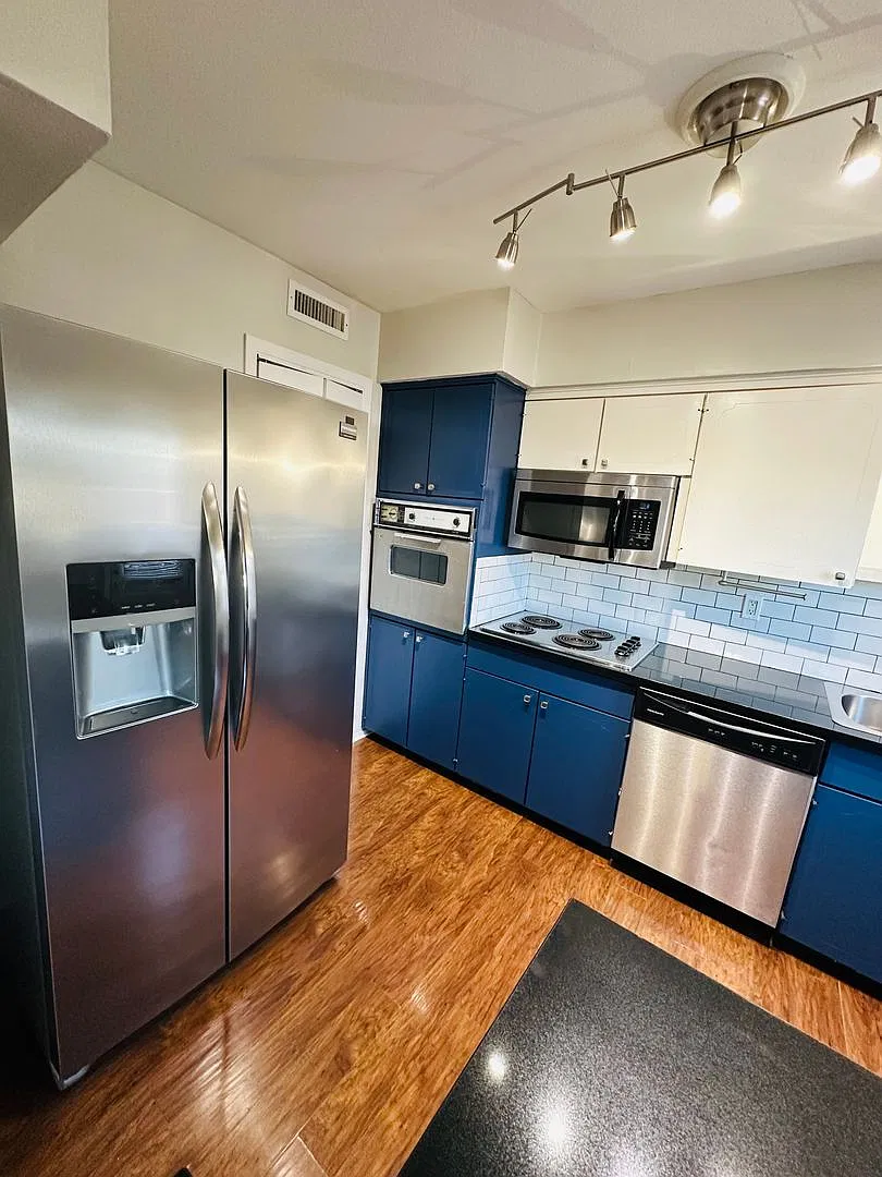 Cozy 2 Bedroom Condo minutes from SMU! — Photo 3