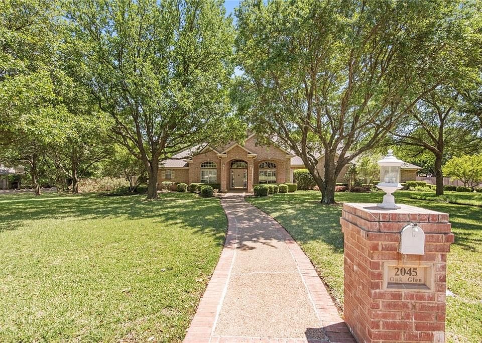1st image of 2045 Oak Glen Dr