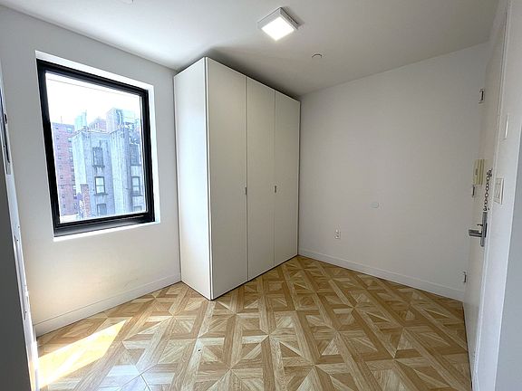 5th image of 316 E 3rd St APT 6C