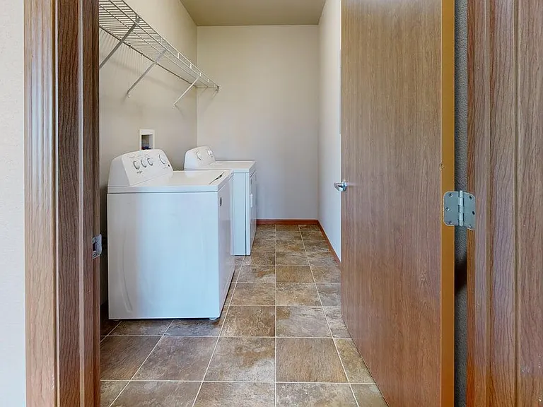 Bakken Ridge Apartments — Photo 16