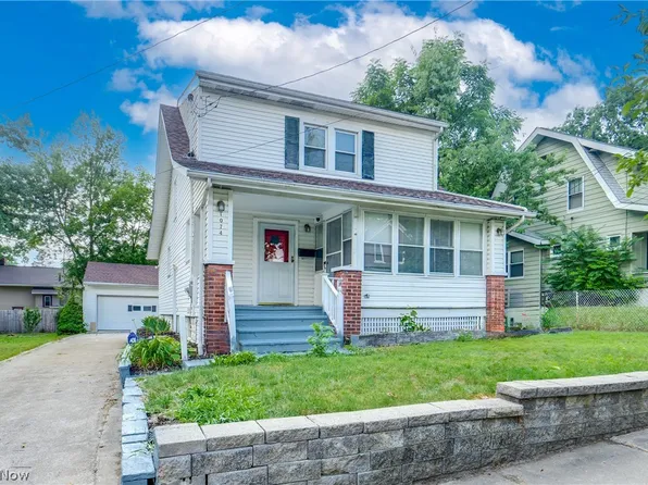 1074 Lexington Ave, Akron, OH 44310