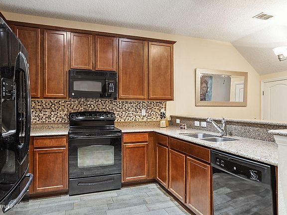 5th image of 12270 Black Walnut Ct