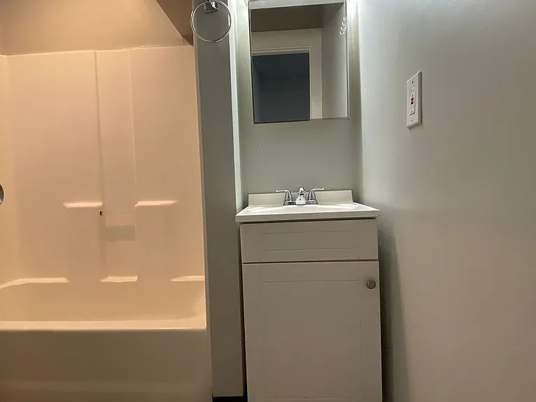Turn of Century Apartments 1 and 3 bedrooms — Photo 29