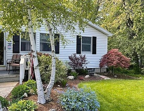 3rd image of 4664 Creek Rd