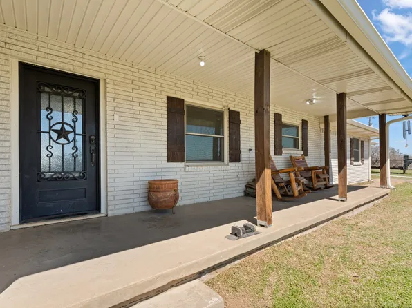 1641 E Henderson St, Cleburne, TX 76031