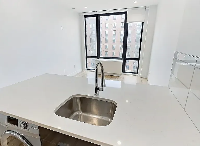 416 Lenox Ave #6B — Photo 5