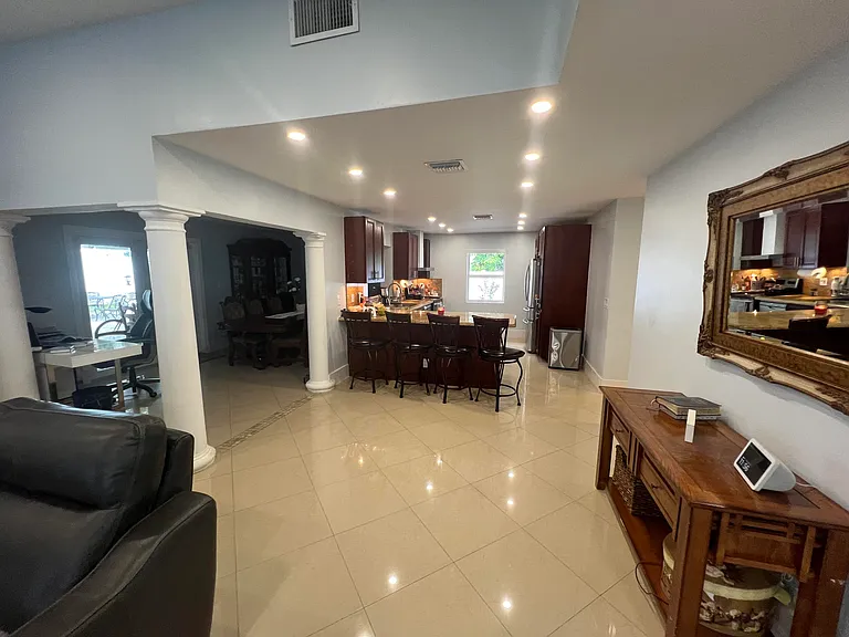 115 SW 34th Ave — Photo 19
