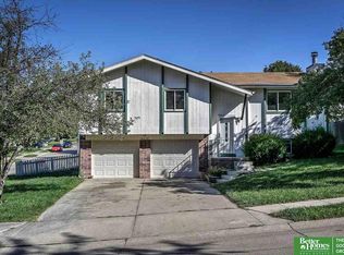 10638 Hartman Ave, Omaha, NE 68134