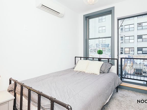 5th image of 376 Bedford Ave #3Q