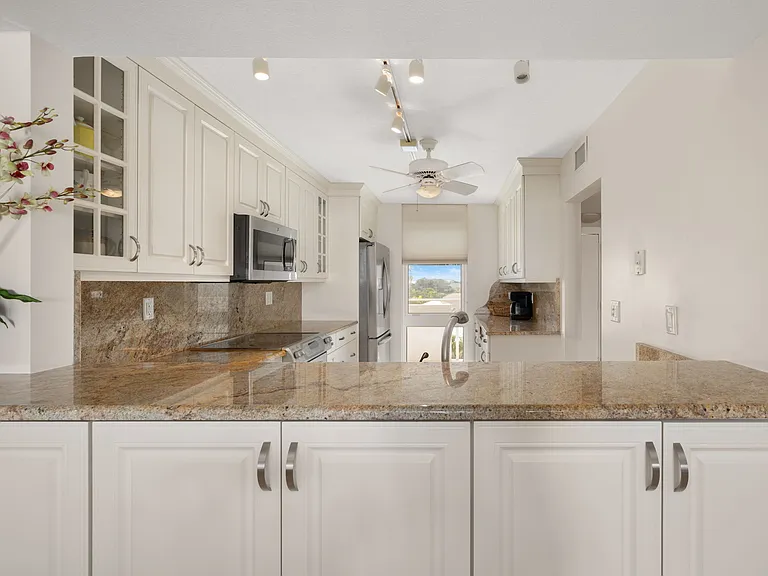 1480 Ocean Dr #4E — Photo 11
