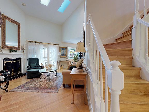 4th image of 1695 Pebble Beach Dr