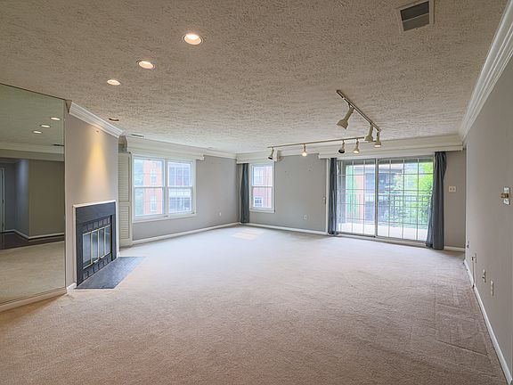 3rd image of 7 Pipe Hill Ct Unit B