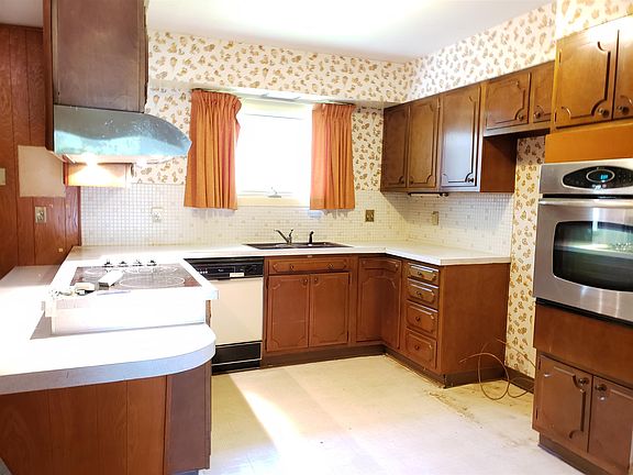 4th image of 52806 Brandel Ave