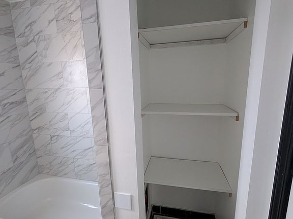 4th image of 16547 Kentucky Ave #1