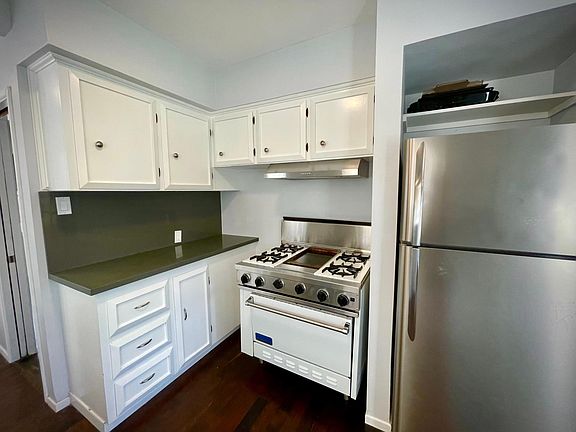 4th image of 14408 Emelita St