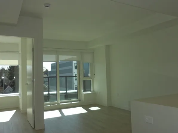 1981 Macdonald St #300, Vancouver, BC V6K 4L7