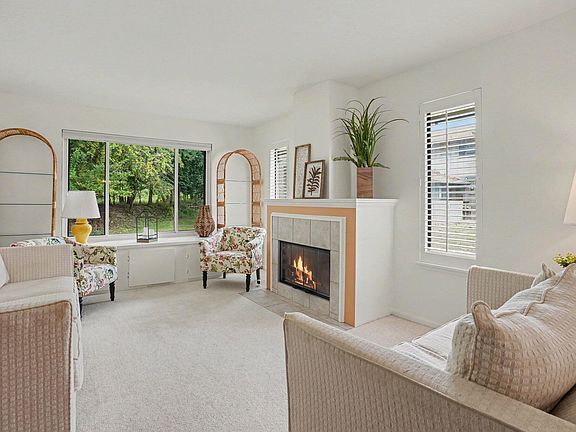 5th image of 3834 Greenleaf Cir