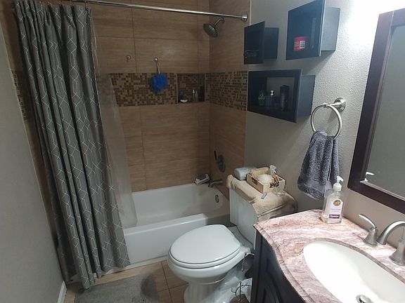 4th image of 2521 W Sunflower Ave Unit V2