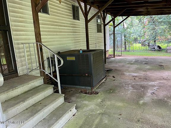 3rd image of 2649 Brookwood Dr