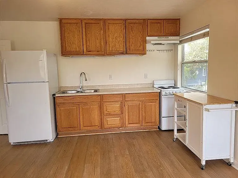 17205 Oak Rd #B — Photo 8