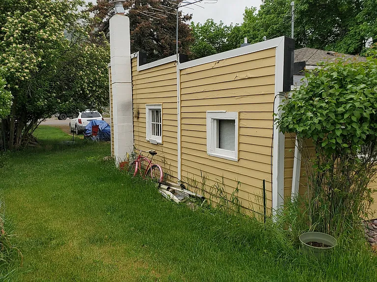 2525 S Higgins Ave — Photo 1