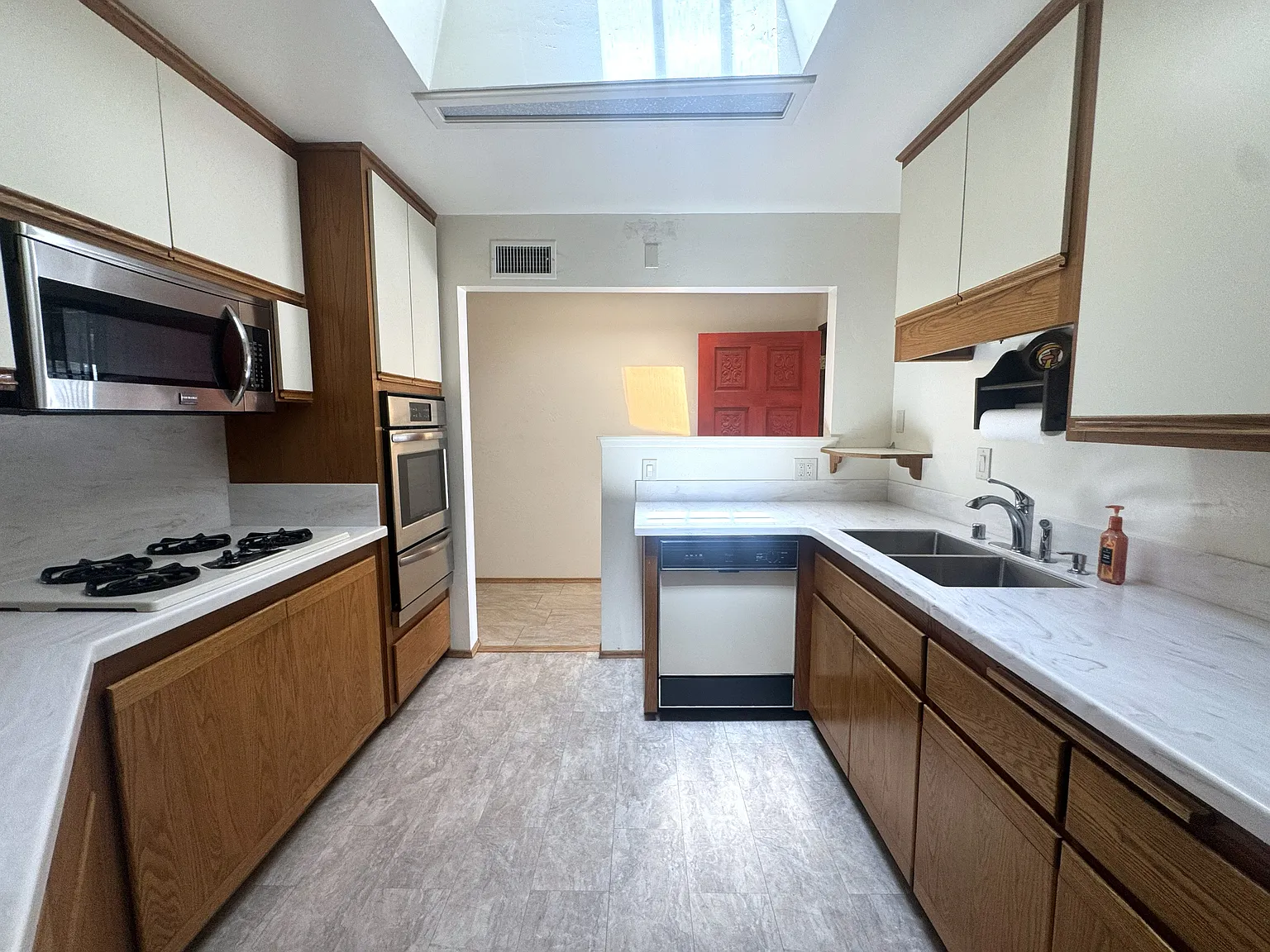 4 bed, 1798 sqft, $4,860 — Photo 3