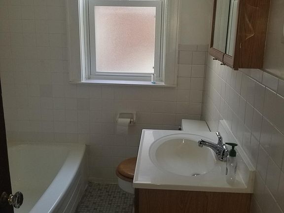 2nd image of 5026 Winona Ave #1A