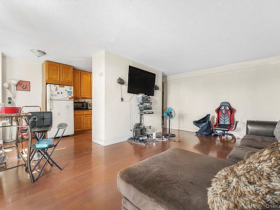 3rd image of 825 Morrison Avenue #16A