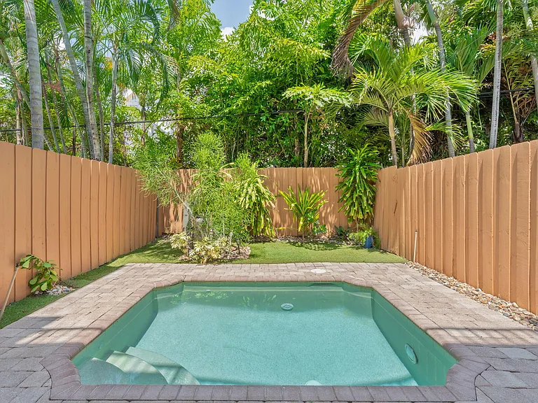 1421 NE 26th Ave — Photo 32