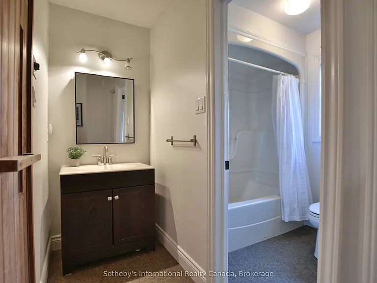 150 Victoria St S #103 — Photo 21
