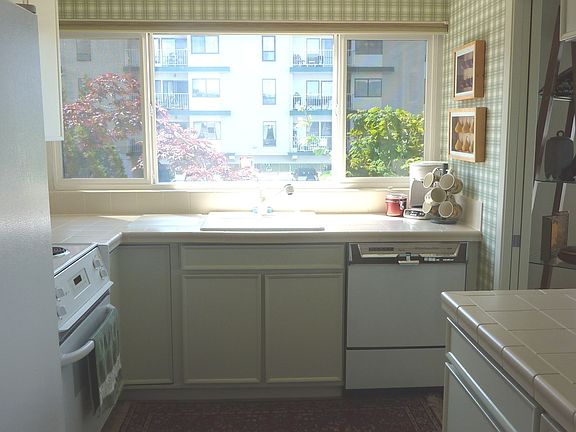 3rd image of 6501 Lake Washington Blvd NE APT 103