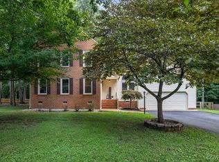 6303 Walnut Bend Dr, Midlothian, VA 23112
