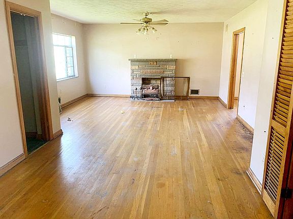 Living room with Fireplace