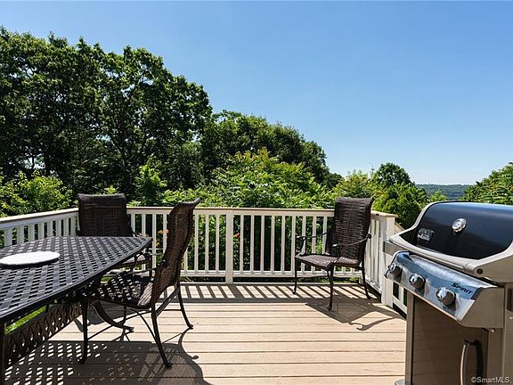 4th image of 4 Waterford Ln