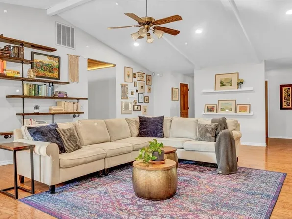 2818 S College Dr, Fayetteville, AR 72701