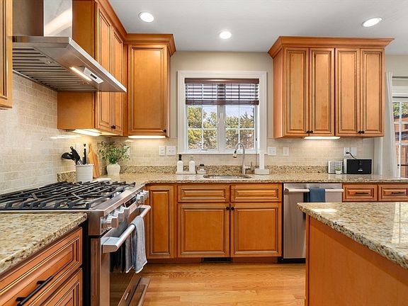 5th image of 94 Fenwick St