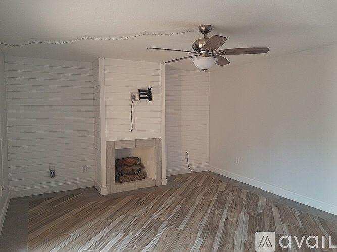 1st image of 3828 Saxon Dr #3828