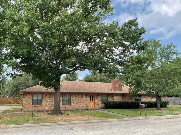 504 S Kirby St, Pilot Point, TX 76258