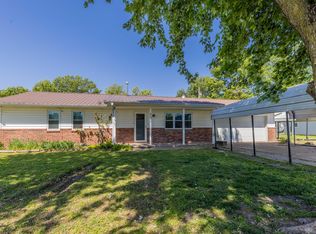 513 S Main St, Fairland, OK 74343