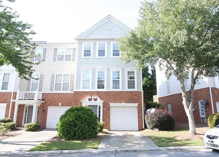 3915 Howell Park Rd — Photo 1