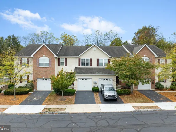 927 Avondale Dr, Red Hill, PA 18076