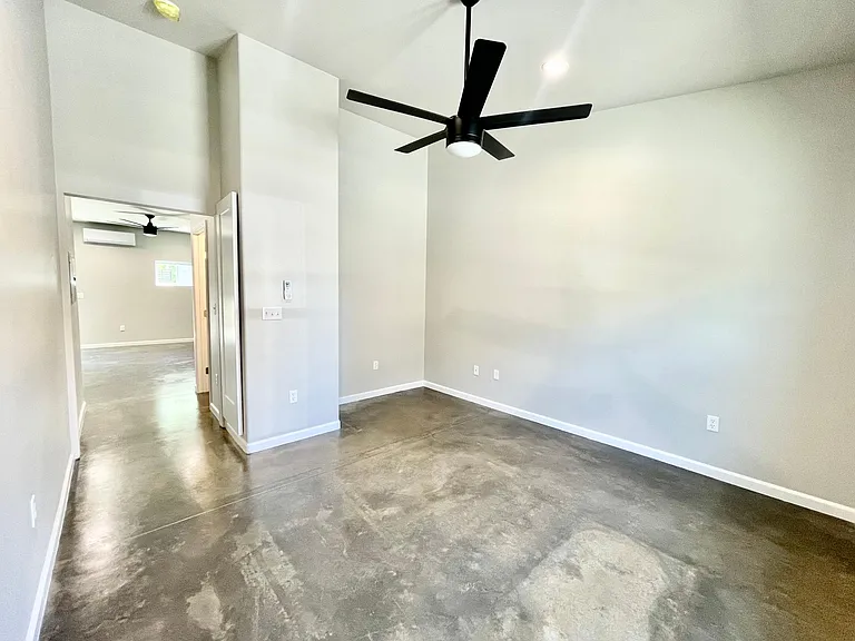 720 N Walnut St #13 — Photo 12