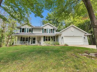1768 Ives Ln, Suamico, WI 54173