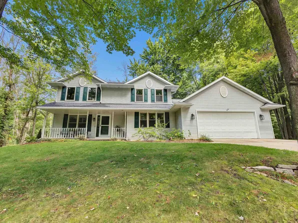 1768 Ives Ln, Suamico, WI 54173