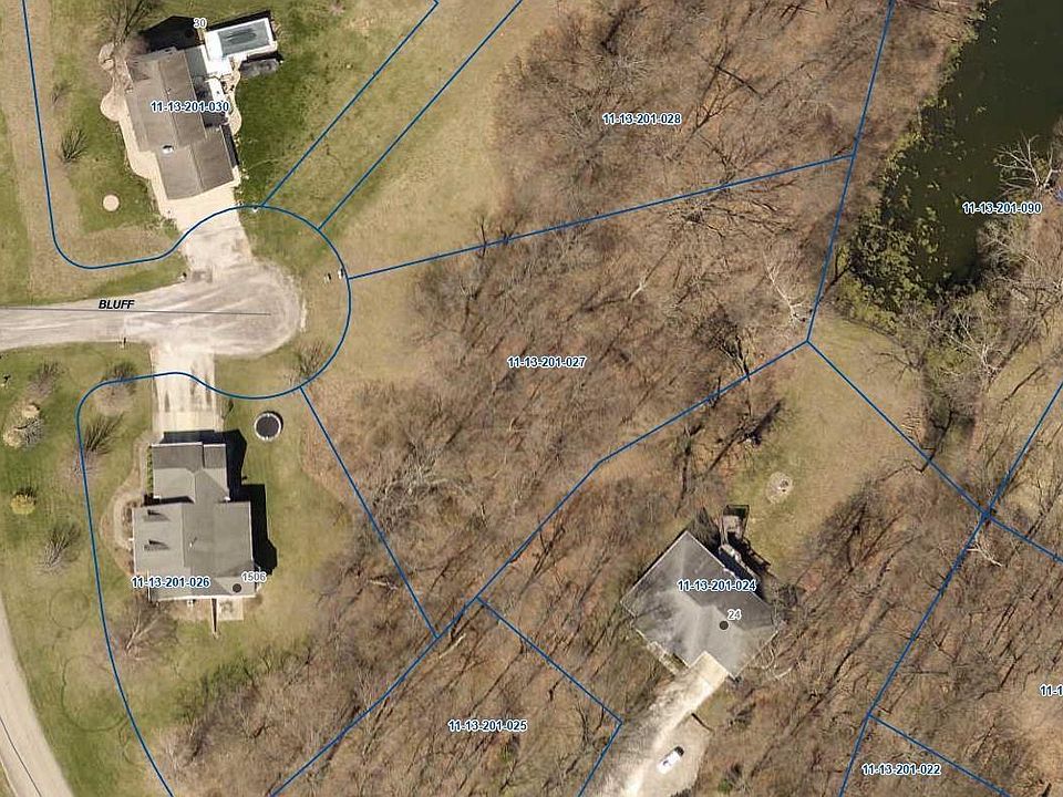 2nd image of 27 E Bluff Cir