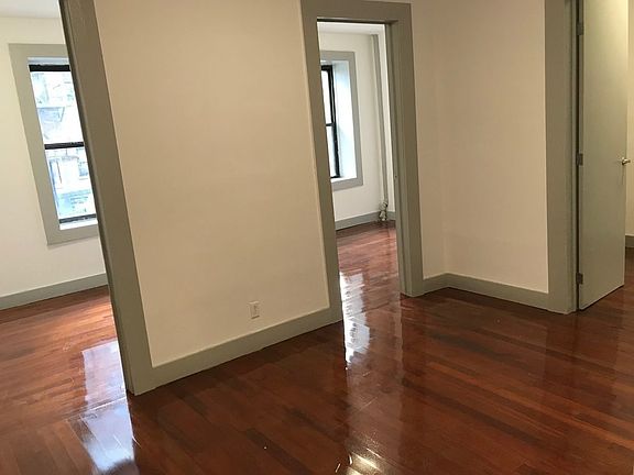 3rd image of 161 Vernon Ave APT 1A