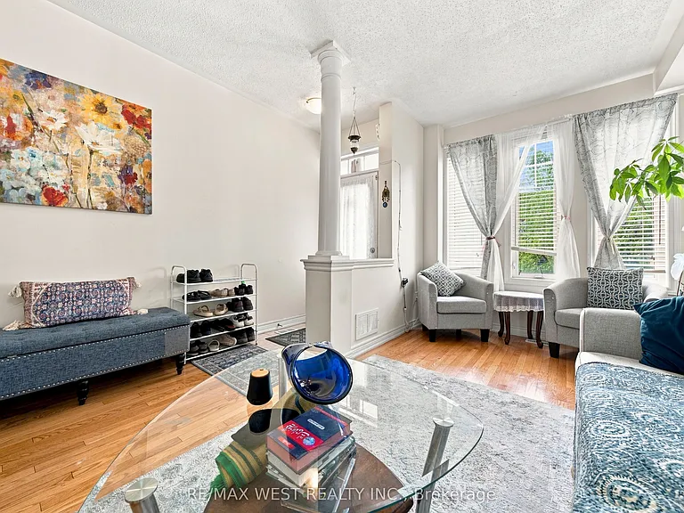 35 Sky Harbour Dr — Photo 3